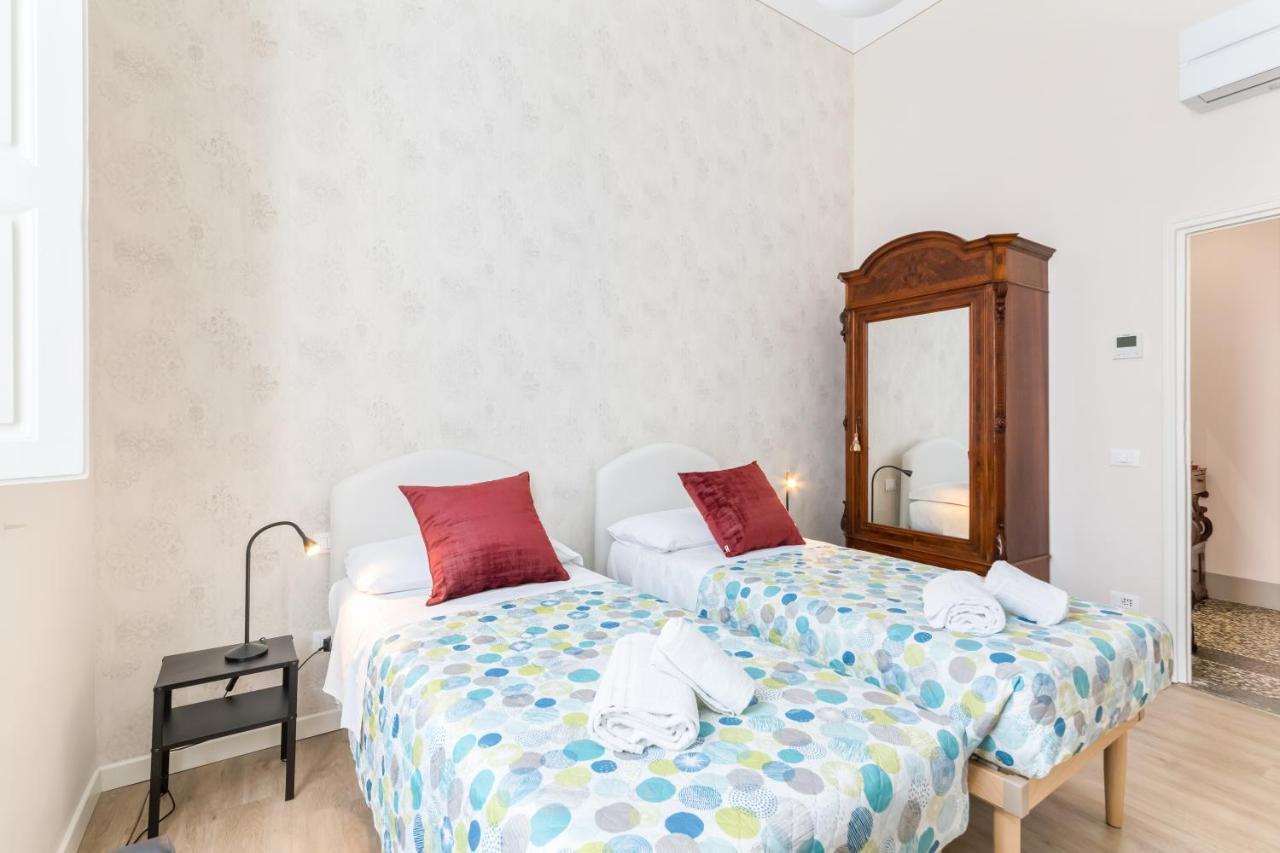 I Renai - Ponte Delle Grazie Modern Apartment Florencia Exterior foto